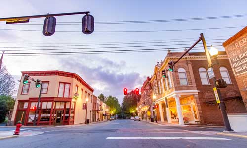 Picture of downtown Culpeper at night